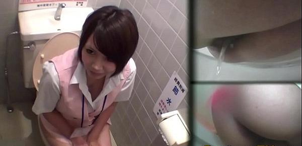  Pissing japanese babes